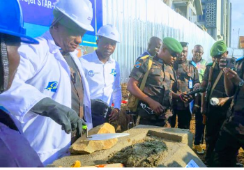 Pose de la premi?re pierre de la construction du b?timent STAR-Est en Ituri